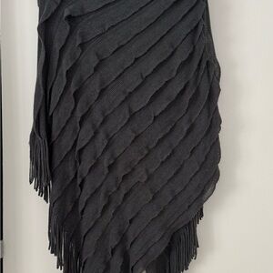 Stylish Grey Knit Wrap with Fringe
